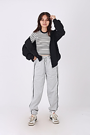 Minimal Şıklık 3'lü Takım Yeni Nesil Croplu Ceketi Kapüşonlu Ve Yandan Biyeli Eşofman Altı